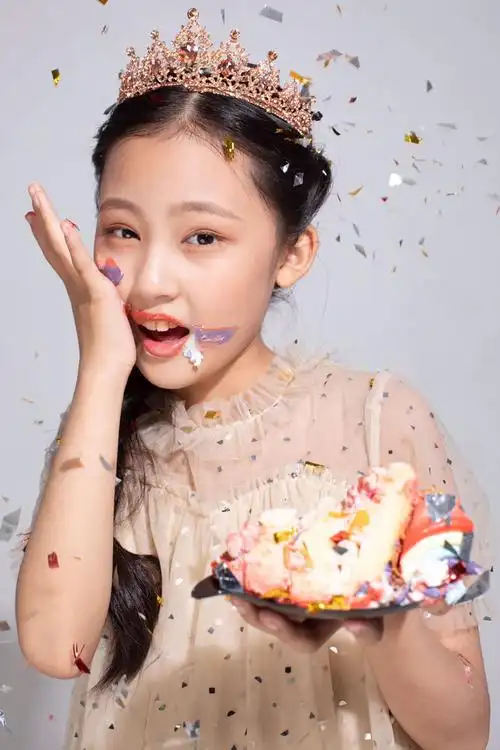 10后童星张婉儿迎十周岁小小少年初长成