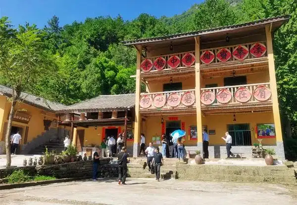 惊险刺激的"刀片天路";既能感叹鬼斧神工,气势磅礴的关刀岩和獐子岩