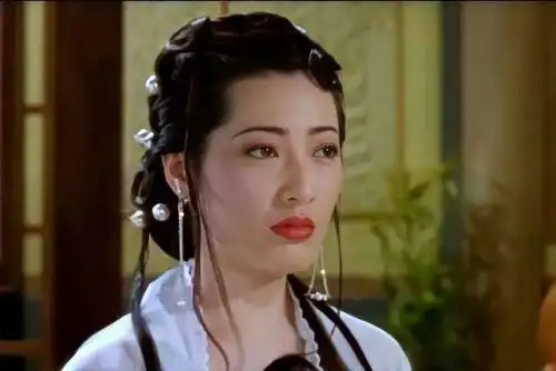 他不顾伦理夜戏丈母娘不料被岳父的情人发现还对他打情骂俏