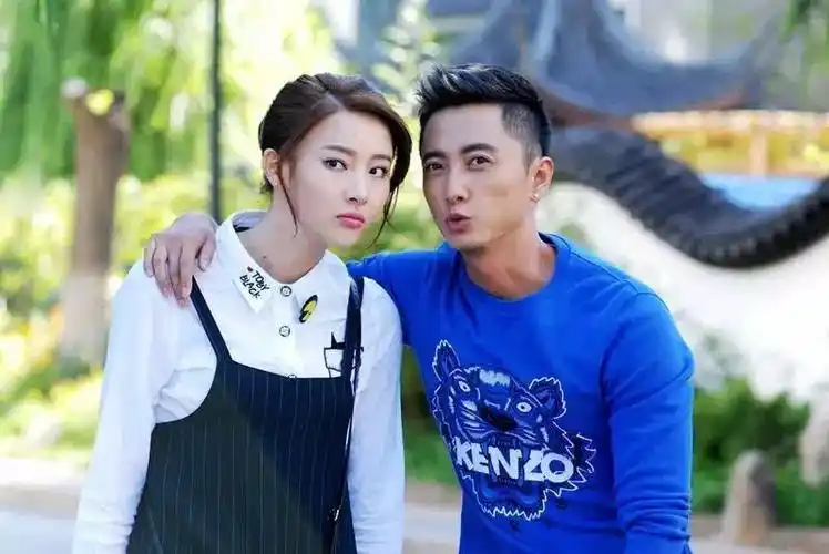 《闺蜜嫁到》中的夏晴(胡丹丹饰)和钟力扬(贾景晖饰)