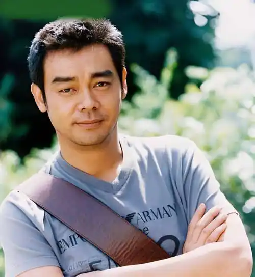 刘青云跟周星驰本是一类人,但郭蔼明的存在,影响了刘青云的演技