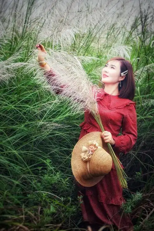 西安自由飞翔摄影俱乐部渭河芦花环境人像外拍活动成功举办