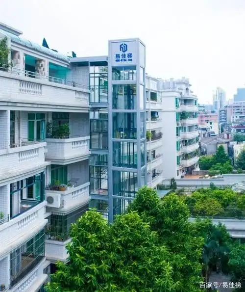 (阳台平层入户效果图)