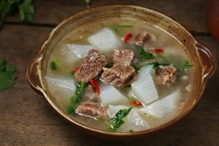 清炖牛肉萝卜汤