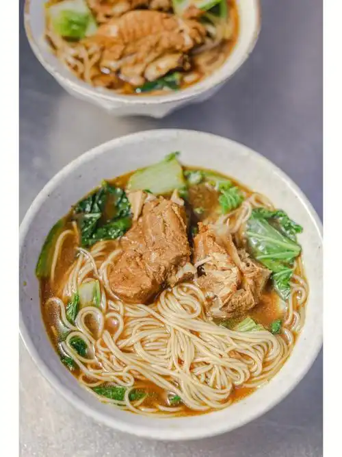 坚持做1000种面不重样133红烧排骨米粉