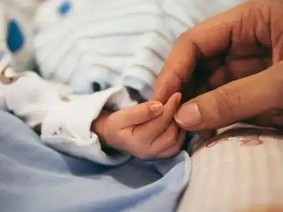 图文详解八个动作看宝宝脑瘫有踢蹬反射家长就要注意了