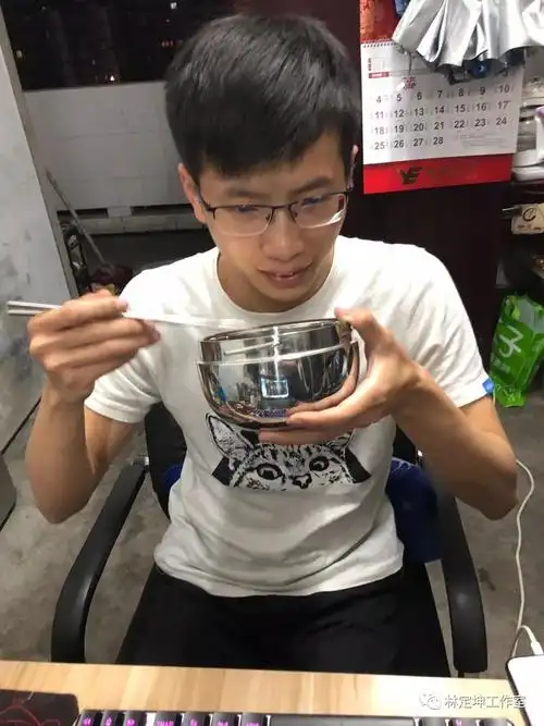 你可能并不懂怎么吃饭!这样吃饭最伤腰,看你有没吃错