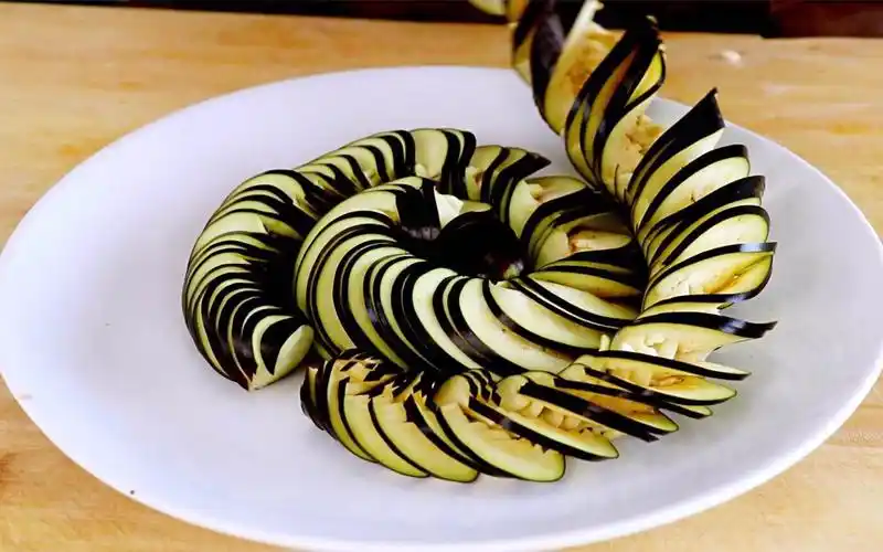 蒜泥盘龙茄子,简单好吃又大气.