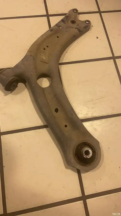 迈腾b8更换下摆臂