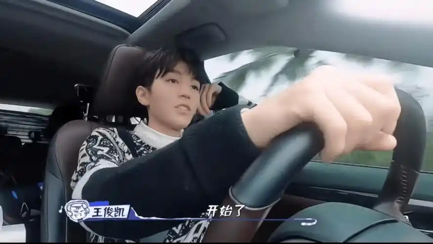 王俊凯《恰好是少年》下期预告有 ,久违的秋名山车神上线