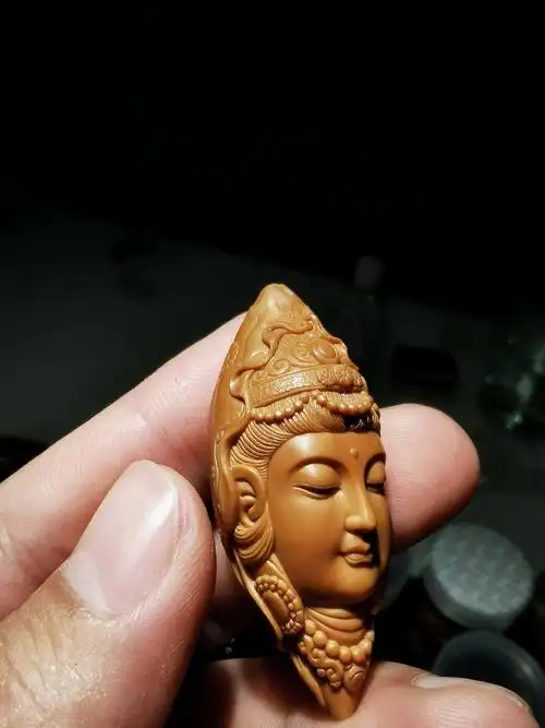 橄榄核雕刻观音法相