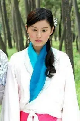 柏雪演过的电视剧有《小鱼儿与花无缺》《赤子乘龙》《天下第一媒婆》