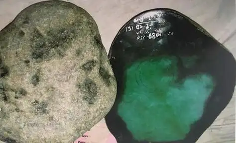 满绿翡翠原石松花表现,翡翠的水深不深,一看便知_中国翡翠玉石网