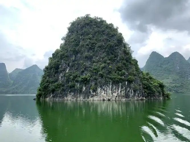 广西上林县之大龙湖,金莲湖和下水源