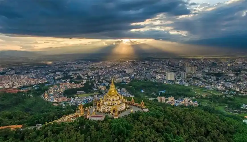 乐享云南丨美景·德宏金银双塔_澎湃号·政务_澎湃新闻-the paper