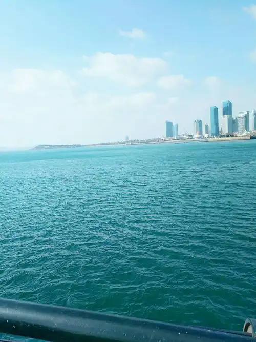 夏日的青岛海边