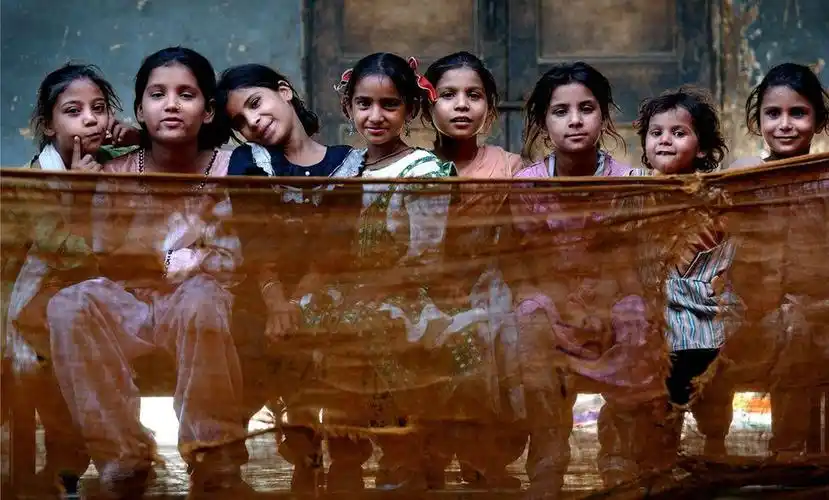 一些居住在印度难民营的儿童,摄于2002年