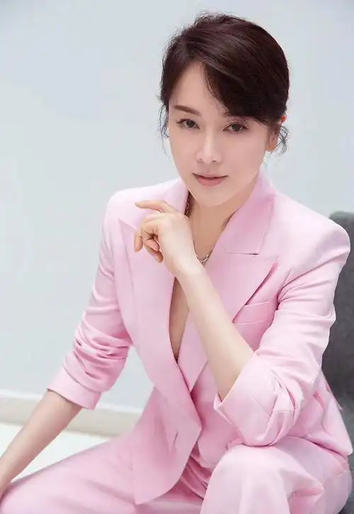 "都市百合"左小青:难忘北漂的辛酸岁月,离婚后与前夫仍是朋友