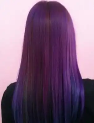 各式各样的渐变色染发色,这款有紫色渐变色和其余颜色混合的长卷发,很