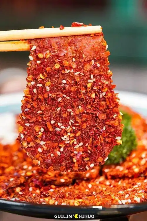 全城人气no.1复古港风街头火锅,80 款鲜货边拍边吃!_汤汁