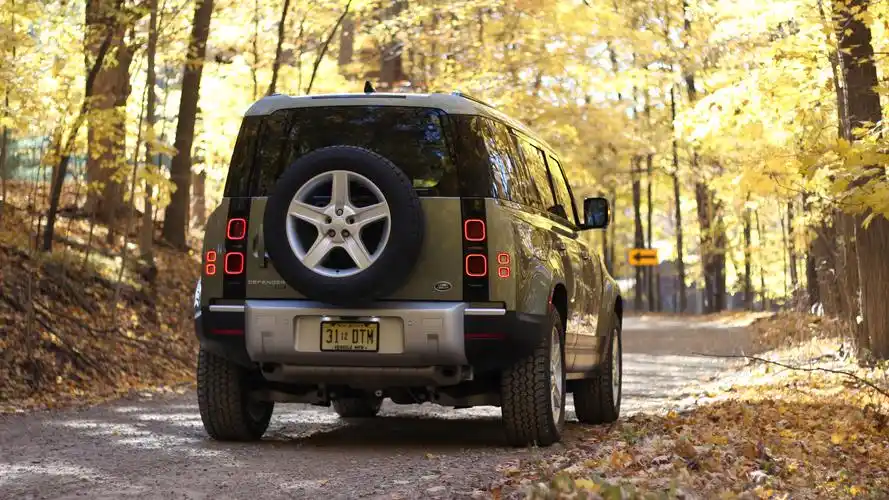 2021款路虎卫士评测:v8发动机的澎湃动力锦上添花