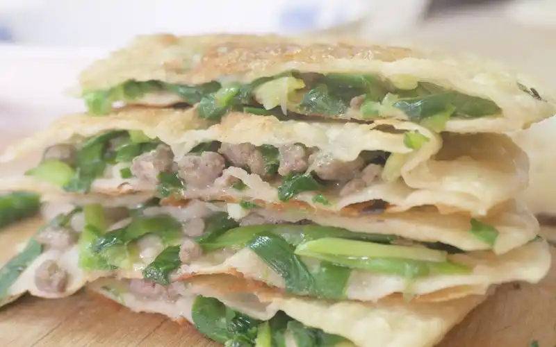 老妈分享正宗西安回坊名小吃韭饼韭菜牛肉饼表皮酥脆肉馅香