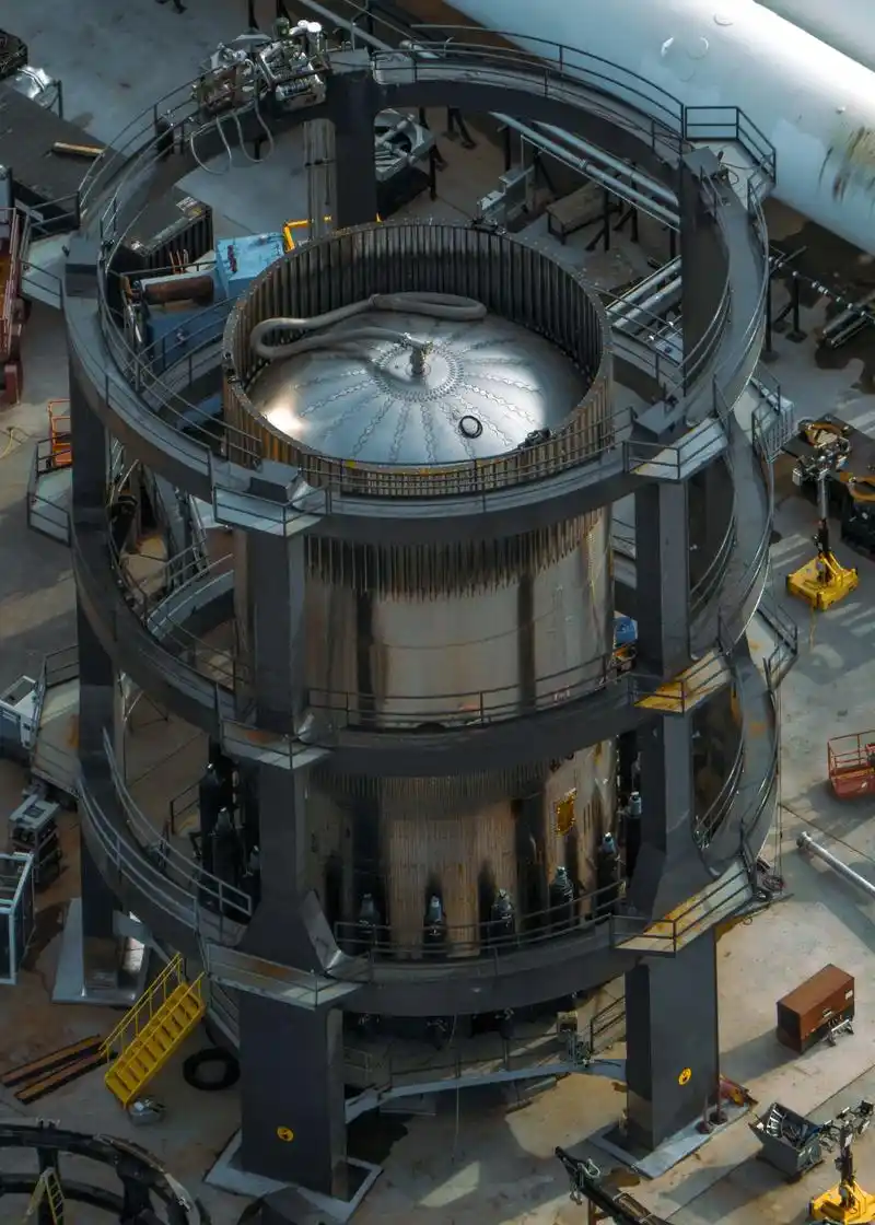 星舰基地第二座发射塔建造到第五节组件