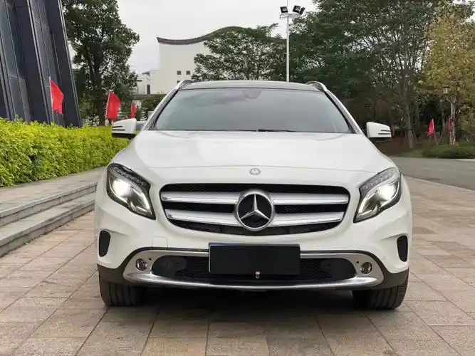 适合女生开的车奔驰gla200