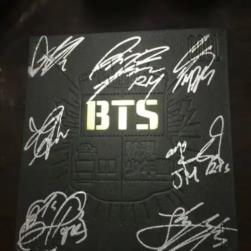 防弹少年团亲笔签名0905yy玩唱会后台亲笔签