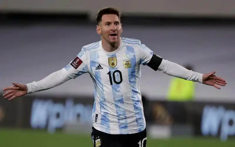 93分全场最高梅西10号球衣轰第700球连续17年为阿根廷进球