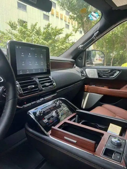 24款林肯领航员3.5t四驱长轴现车优惠