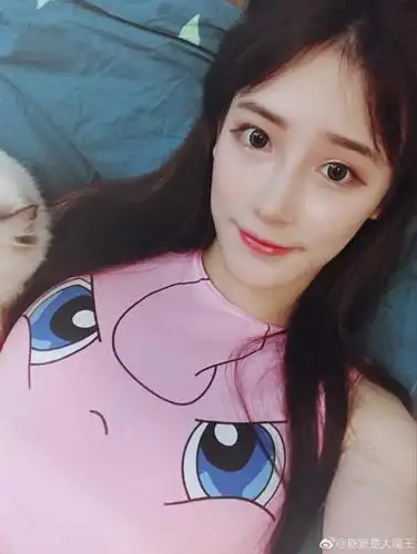 悠米是lol最坑辅助?女主播开创双猫流玩法,制霸峡谷王者局!