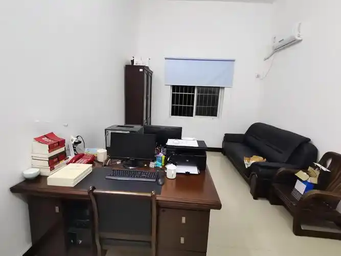 想知道法院法官的办公环境是怎样的