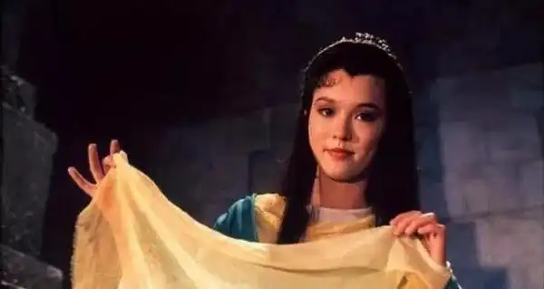 中国歌手小龙女个人资料 香港歌手小龙女近况 - 歌词译