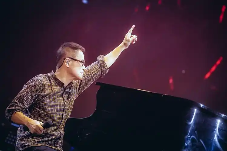 12月15日,罗大佑青春无悔追梦版演唱会南京站开唱