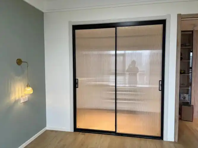 装修日记衣帽间超白玻长虹玻璃推拉门