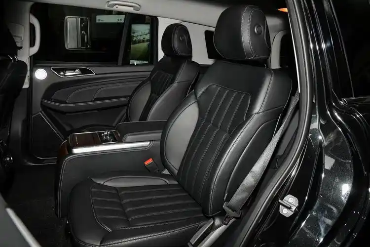 北京bj90价格跳水,搭载v6和v8发动机,真是矿泉水瓶装茅台?