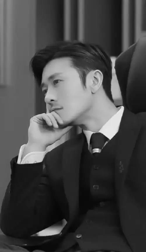 林雨申眼镜造型