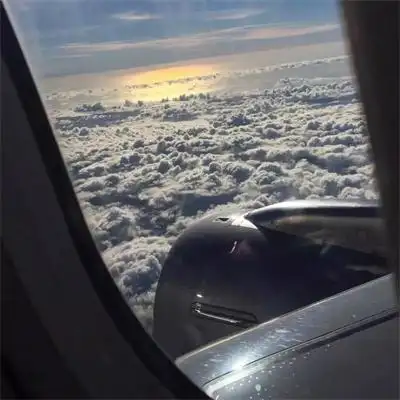 飞机云端飞行的头像朋友圈背景图梦幻的天空头像高清图片