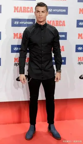 c罗新衣秀时尚,引发网友东施效颦,脑洞大开!