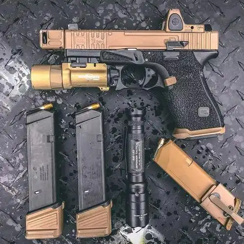 格洛克图集一把非军迷不用培训都可以打响的枪但是打的准不准就难说了