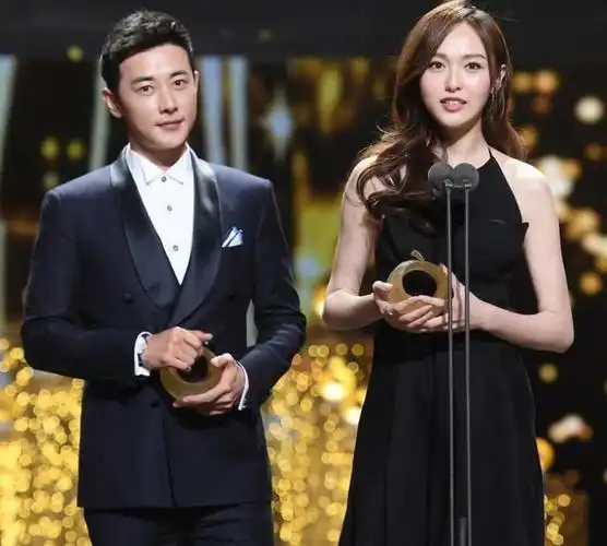 39岁唐嫣现场撒狗粮!老公罗晋亲自开房车接送下班,夫妻感情恩爱