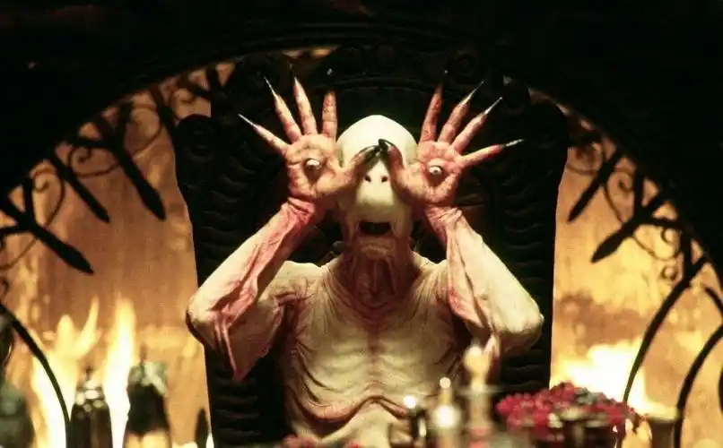 外国的有一个电影里面的人有人头动物身,还有很怪的眼睛的是什么电影