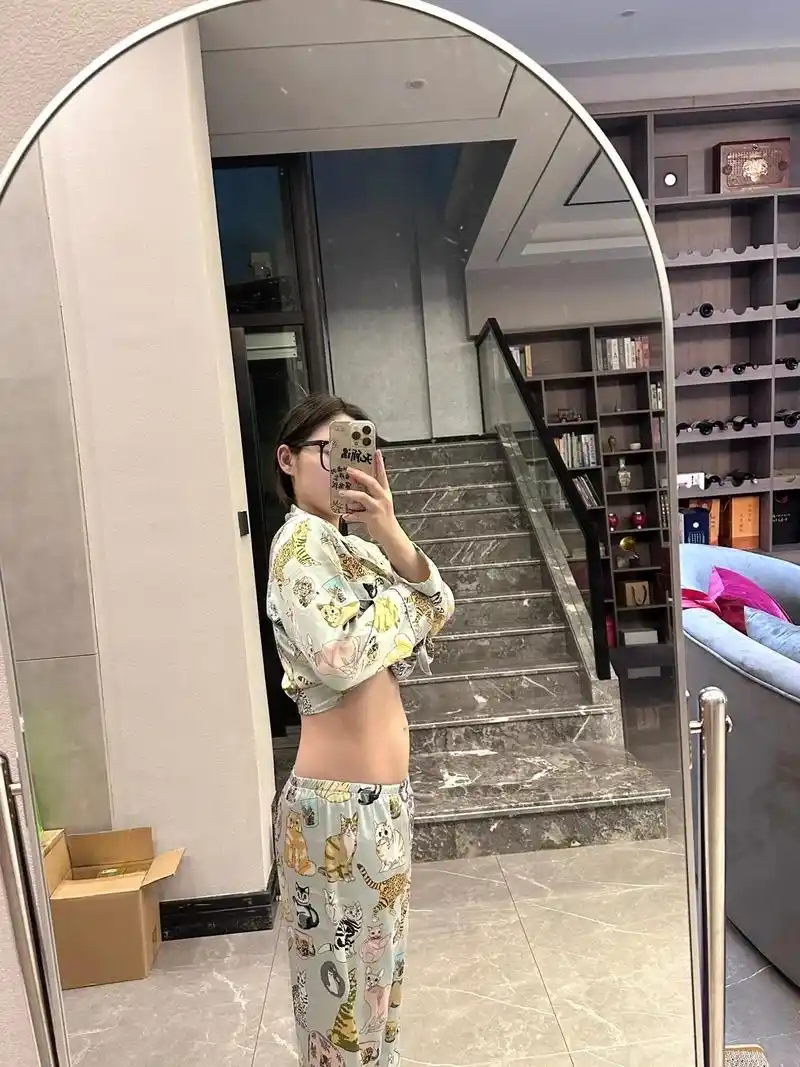 产后三周,这个肚子怎么样?大家都说我完全不像刚生完宝宝的 在 - 抖音