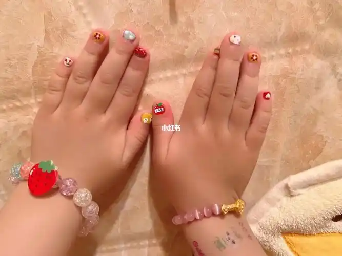 六月小可爱上线96,你的可爱治愈了一切#美甲  #手绘美甲  #儿童美甲