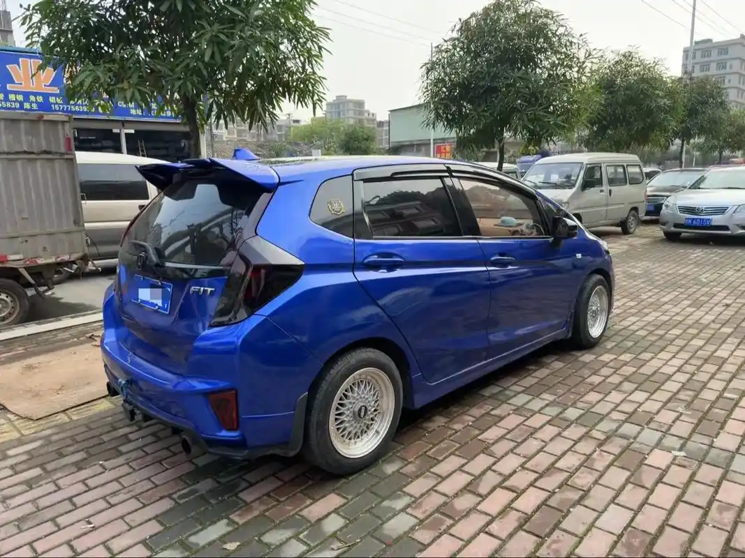 年轻的追求.拿下:最骚气,最酷飞度,17年的,改装bbs轮毂 - 抖音