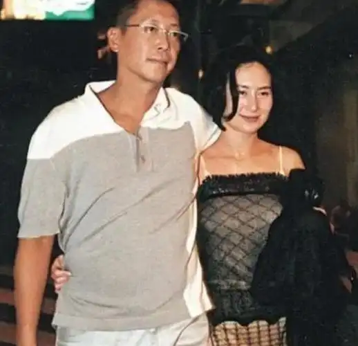 回顾离婚后再看何超琼许晋亨的各自境遇夫妻差距一目了然