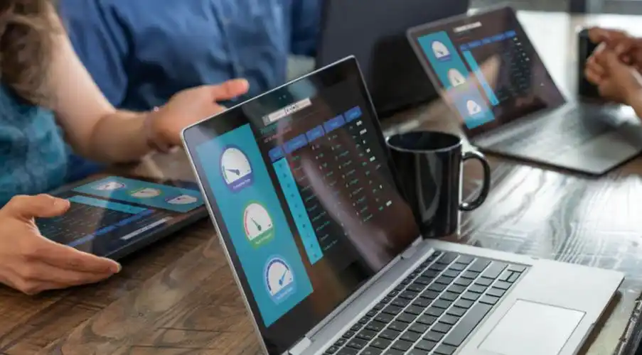 数智时代下 it终端部署如何赋能高校构建智慧教育新模式-友友