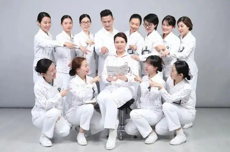 可其中一位"新郎官"孙奇峰最近却要休假20天,还是被护士长"强迫"休假