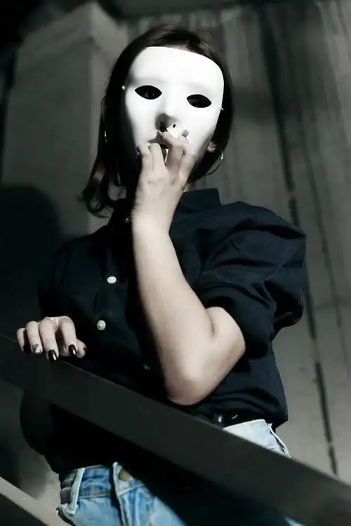 面具人生(红圈里面有孤独)